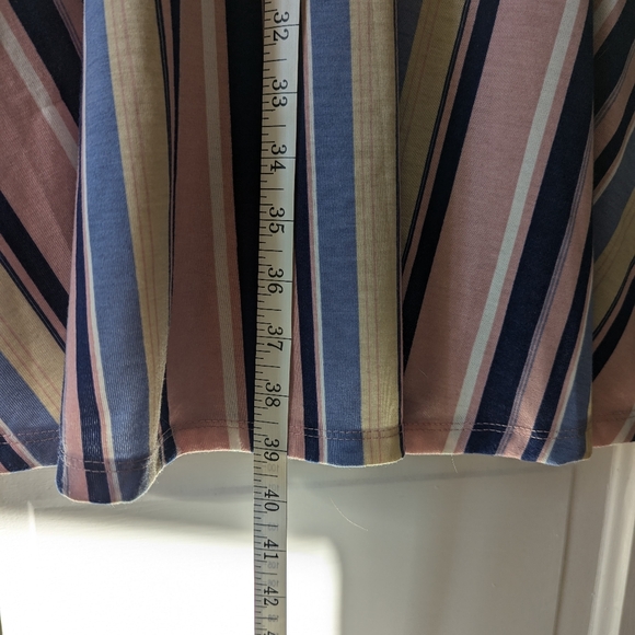 LuLaRoe pretty striped Nicole dress, with pockets. - Picture 5 of 9